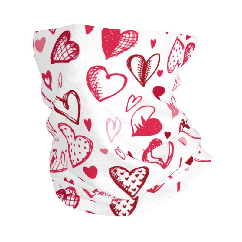 Neck Gaiter Face Cover - وشاح متعدد الاستخدامات بتصميم قلوب حمراء
